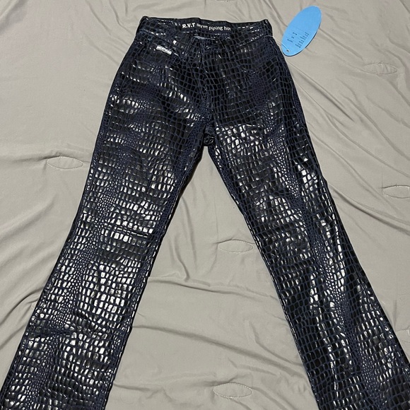 R.V.T serve piping hot, deep navy blue jeans - Picture 1 of 7